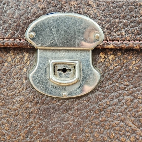 VINTAGE 1930s Distressed Briefcase - Picture 3 of 17